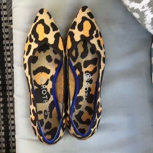 Rothy’s Big Cat Point